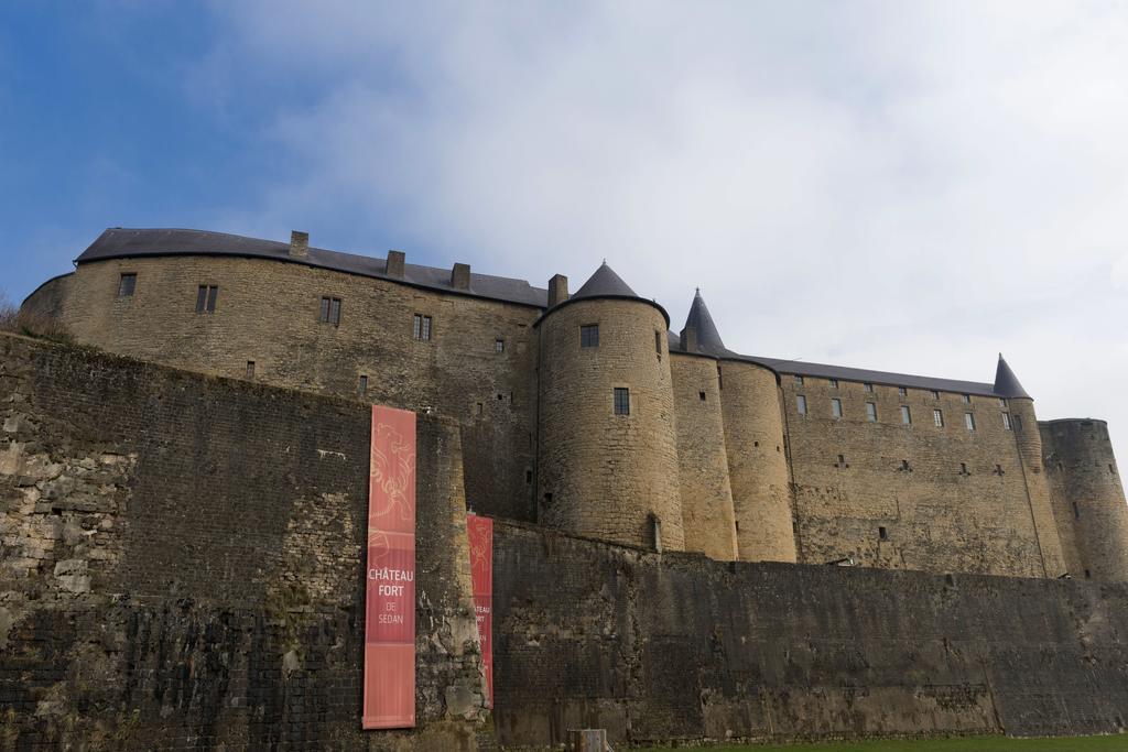 Le Saint Michel Hotell Sedan Exteriör bild